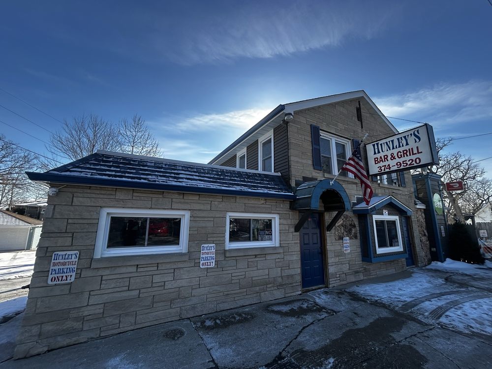 Hunley's Bar & Grill Logo