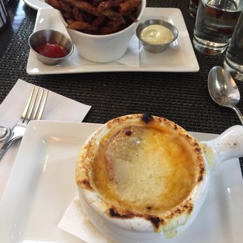 Le Hobbit - French onion soup and french fries with ketchup and mayonnaise. Perfect like snack for a day of touristing! - French Near Me - Quebec City, Quebec Le Hobbit - French onion soup and french fries with ketchup and mayonnaise. Perfect like snack for a day of touristing! - French Near Me - Quebec City, Quebec