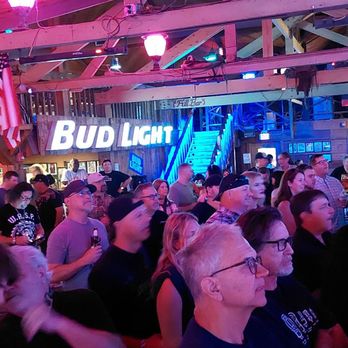 The Barn -Sanford - Crowd for Lynch Mob - Dance Clubs Near Me - Sanford, Florida The Barn -Sanford - Crowd for Lynch Mob - Dance Clubs Near Me - Sanford, Florida