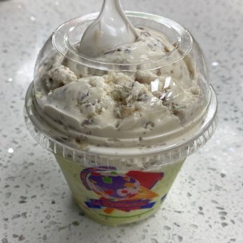 La Michoacana Premium - Two scoops of Pistachio & Pecan Ice Cream - Ice Cream & Frozen Yogurt Near Me - Chicago, Illinois