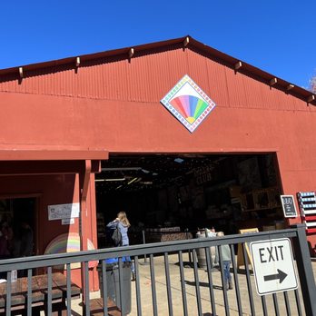 Rainbow Orchards - Blue Orchard barn, outside - Fruits & Veggies Near Me - Camino, California Rainbow Orchards - Blue Orchard barn, outside - Fruits & Veggies Near Me - Camino, California