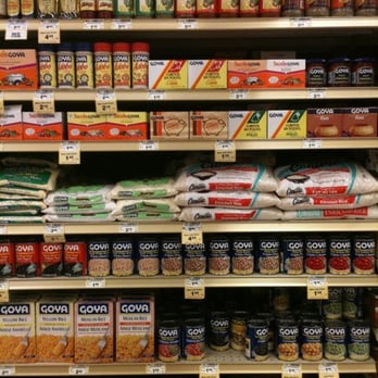 Tom Thumb - shelves of food in a grocery store - Grocery Near Me - Dallas, Texas Tom Thumb - shelves of food in a grocery store - Grocery Near Me - Dallas, Texas
