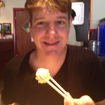 Ming's Bistro - chunky diving into some delicious sho mie (spelled incorrectly but still yummy) - Dim Sum Near Me - Orlando, Florida