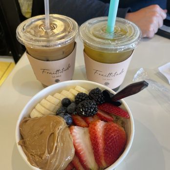 Fruittitude - Sea salt Carmel latte, mango jasmine green boba tea, and peanut butter açaí bowl - Bubble Tea Near Me - La Jolla, California