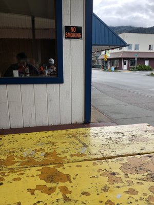 J&W's Fast Food by null