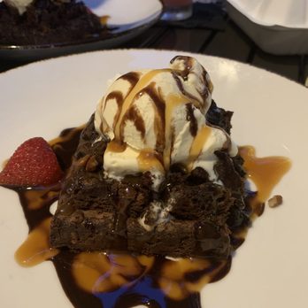 Makers Union - Rockslide Brownie Sundae - Pubs Near Me - Reston, Virginia Makers Union - Rockslide Brownie Sundae - Pubs Near Me - Reston, Virginia