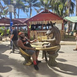 Salud Statue