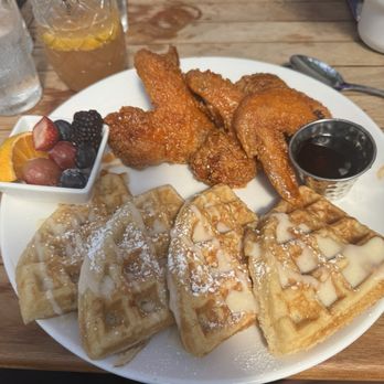 Mangos Southern Kitchen and Bar - Chicken and waffles - Breakfast & Brunch Near Me - Tampa, Florida