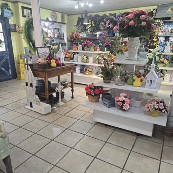 Ava Sues Flowers - Variety of artificial arrangements already made up - Florists Near Me - Batesville, Mississippi