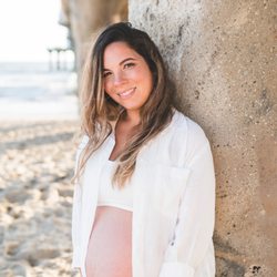 247 Makeup - Maternity photoshoot at the beach. Natural makeup application and hairstyling for this beautiful Mom