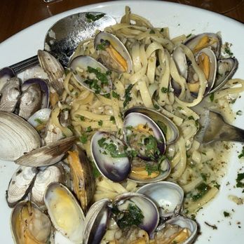 Enzo's Bistro and Bar - Linguini Vognole - Italian Near Me - La Quinta, California Enzo's Bistro and Bar - Linguini Vognole - Italian Near Me - La Quinta, California