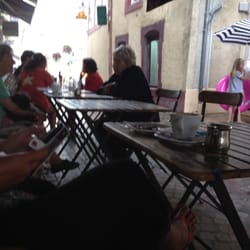 Le Bar A Manger - Even schuilen voor de regen, kopje koffie met sjokolagebac