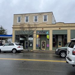 Oasis Caribbean Cuisine - Street parking