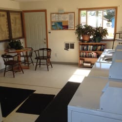 Hammond Marina Rv Park - Laundry and reading area.