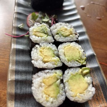 Tane Vegan Izakaya - Avocado Roll (GF) - Vegan Near Me - Berkeley, California