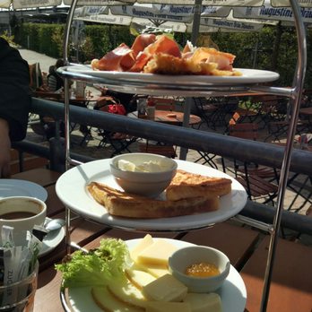 Cantina - Frühstücks-Etagere sehr Stylisch, sehr fein - Cafes Near Me - Munich, BY