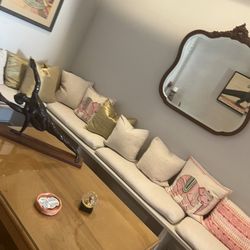 Nola Waxing & Skincare - Lobby/seating area