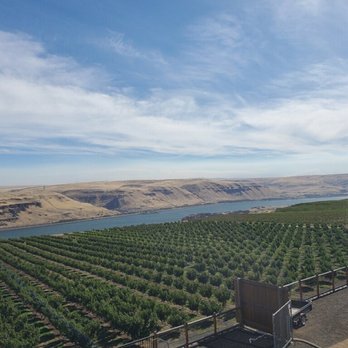 Maryhill Winery - Beautiful view - Wineries Near Me - Goldendale, Washington Maryhill Winery - Beautiful view - Wineries Near Me - Goldendale, Washington