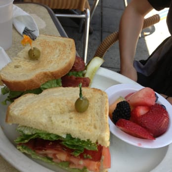 Honey's Bistro - Breakfast & Brunch Near Me - Encinitas, California