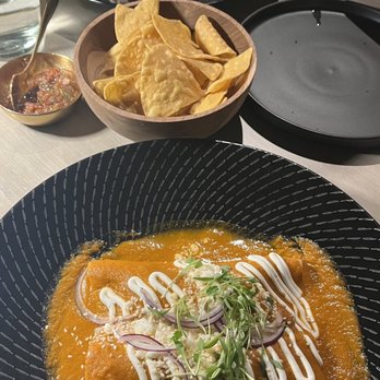 Cantina Monarca - Enchiladas de hongos, chips & salsa, enchiladas de pollo - Cocktail Bars Near Me - Bellevue, Washington