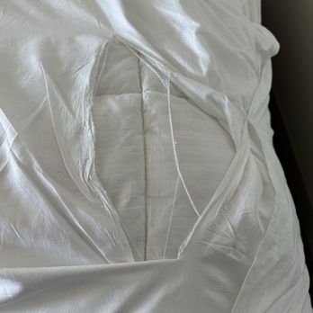 The Westin Boston Seaport District - Ripped linens - Hotels Near Me - Boston, Massachusetts The Westin Boston Seaport District - Ripped linens - Hotels Near Me - Boston, Massachusetts