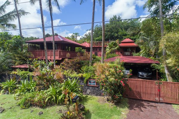 The Bali House & Cottage at Kehena Beach Hawaii by null