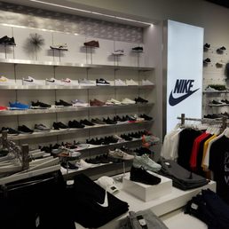 Amazing retro and current Nike selection.....not to mention puma.