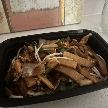 Bangkok @12 Thai Restaurant - Drunken Noodle - Thai Near Me - Sacramento, California Bangkok @12 Thai Restaurant - Drunken Noodle - Thai Near Me - Sacramento, California