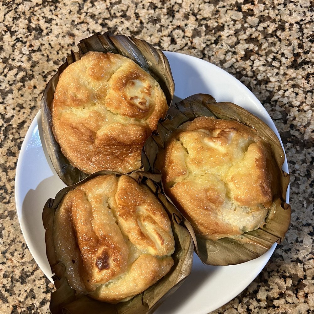 Bibingkinitan (A dessert cake) Bibingkinitan (A dessert cake)