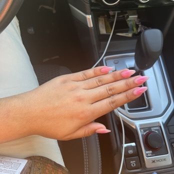 Nailtiful - Airbrush Gel X Manicure - Nail Salons Near Me - Burbank , California