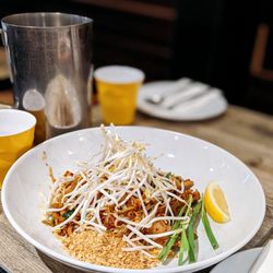 Home Thai Restaurant - Pad Thai