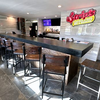 Strip's Chicken - Bar Area - Breweries Near Me - Lenexa, Kansas