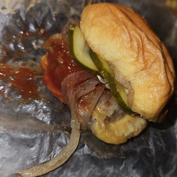 White Manna - Cheeseburger with ketchup, and pickles - Burgers Near Me - Hackensack, New Jersey White Manna - Cheeseburger with ketchup, and pickles - Burgers Near Me - Hackensack, New Jersey
