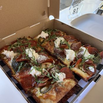 Moonrise Pizza - Wine Bars Near Me - Amador City, California