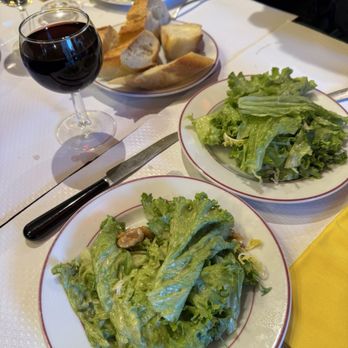 Le Relais de l'Entrecôte - Wonderful salad & bread. - Steakhouses Near Me - Paris, 75 Le Relais de l'Entrecôte - Wonderful salad & bread. - Steakhouses Near Me - Paris, 75