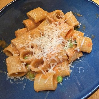 Summer House Santa Monica - Rigatoni alla vodka - American Near Me - Chicago, Illinois Summer House Santa Monica - Rigatoni alla vodka - American Near Me - Chicago, Illinois