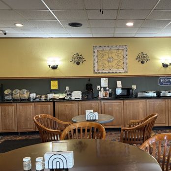 The Lodge at Russell - Dining room - Hotels Near Me - Russell, Kansas The Lodge at Russell - Dining room - Hotels Near Me - Russell, Kansas