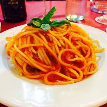 Tempio di Mecenate - Spagetti Marinara with Basil - Italian Near Me - Rome, RM