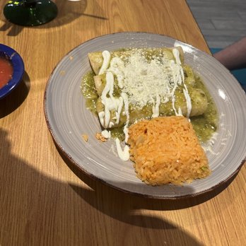 La Perla Tapatía Mexican Restaurant - Enchiladas Verdes - Latin American Near Me - Eustis, Florida