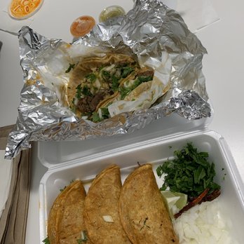 Ventura’s Taco - Birria tacos and consommé (top) Quesabirrias (bottom) - Food Trucks Near Me - Milwaukee, Wisconsin Ventura’s Taco - Birria tacos and consommé (top) Quesabirrias (bottom) - Food Trucks Near Me - Milwaukee, Wisconsin