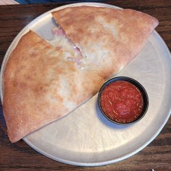 Miseno Risto Pub - Yummy calzone