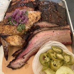 Sampler platter (2+), chicken, brisket, ribs