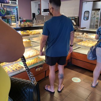 Liliha Bakery - waiting in line - Bakeries Near Me - Honolulu, Hawaii
