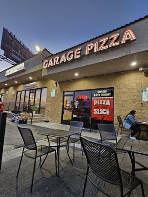 Garage Pizza by null