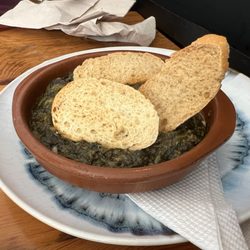 Quilombo - Spinach and Garbanzo beans (espinacas a la sevillana)