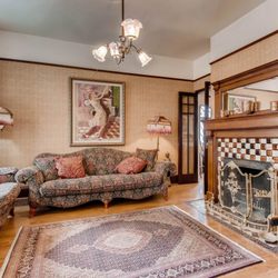 A Painted Lady Inn - Family room
