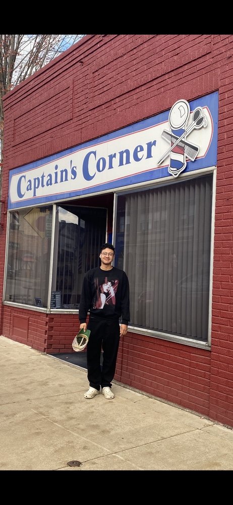 Captain's Corner Logo