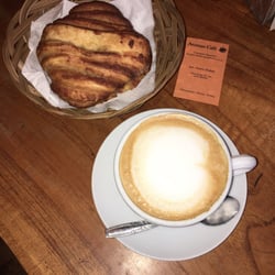 Milchkaffee mit Franzbrötchen :)
