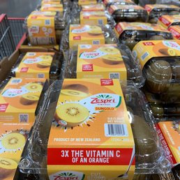 The golden kiwis are very sweet The golden kiwis are very sweet