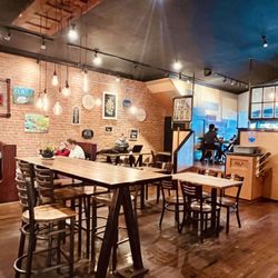 Cafe Diem - Interior and seating